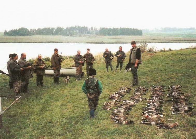 Výřad po lovu kachen v roce 2000